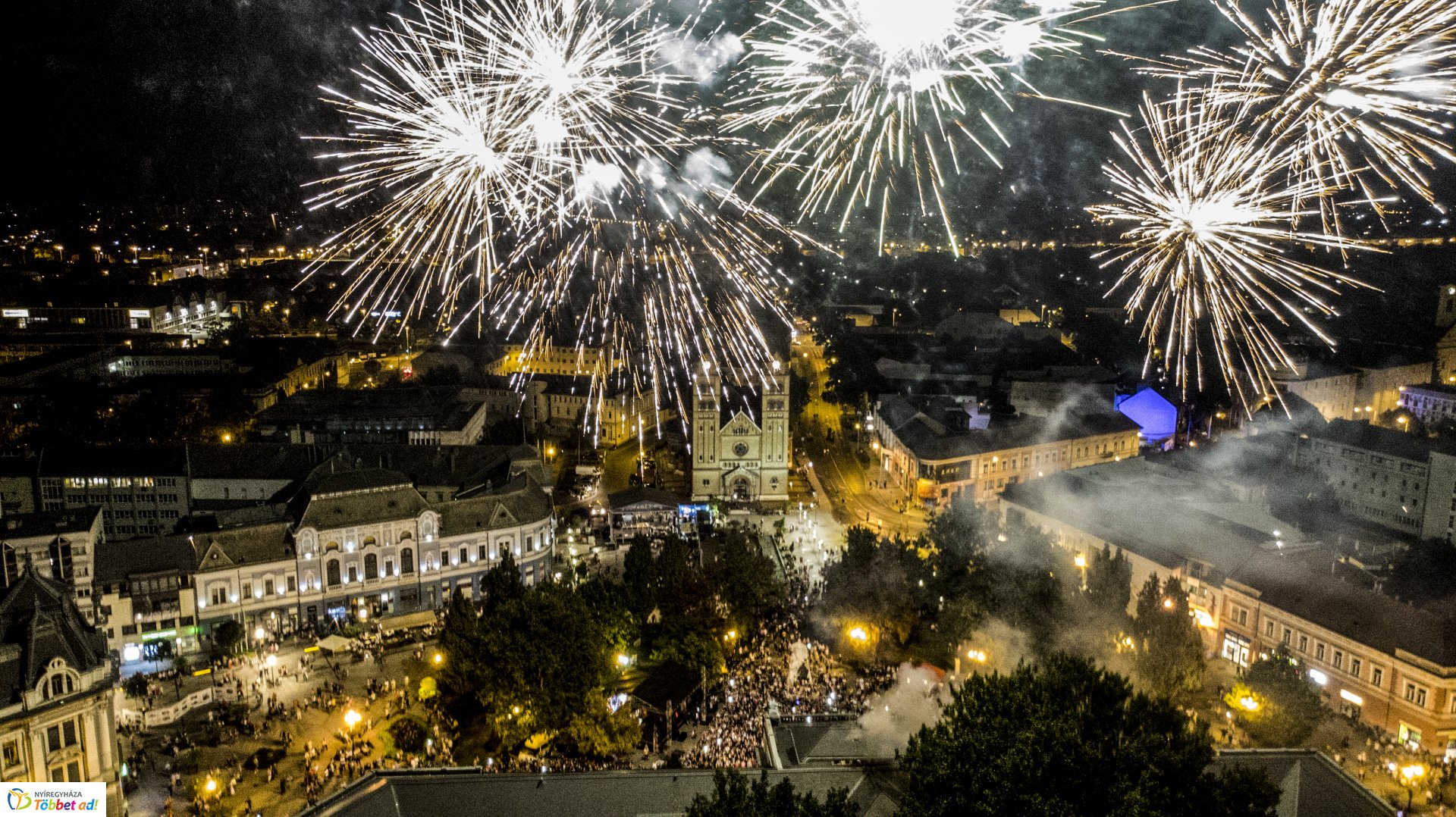 Tűzijáték a Sunshine Szülinapon