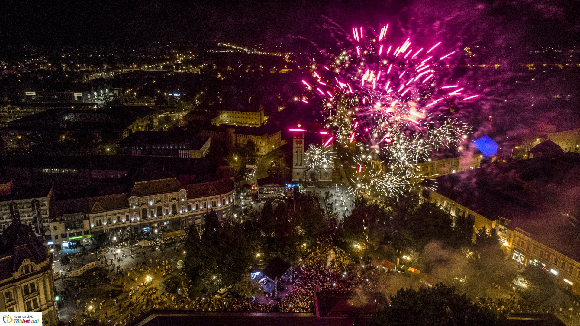 Tűzijáték a Sunshine Szülinapon