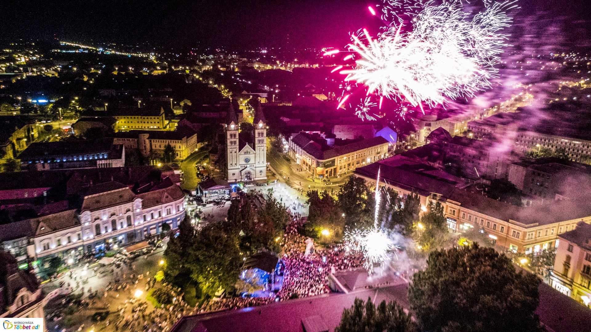Tűzijáték a Sunshine Szülinapon