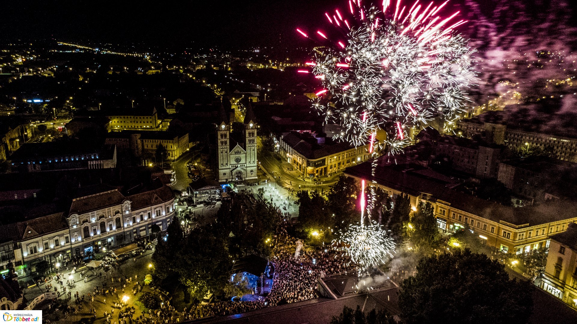 Tűzijáték a Sunshine Szülinapon