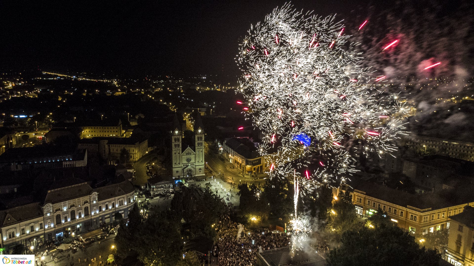 Tűzijáték a Sunshine Szülinapon
