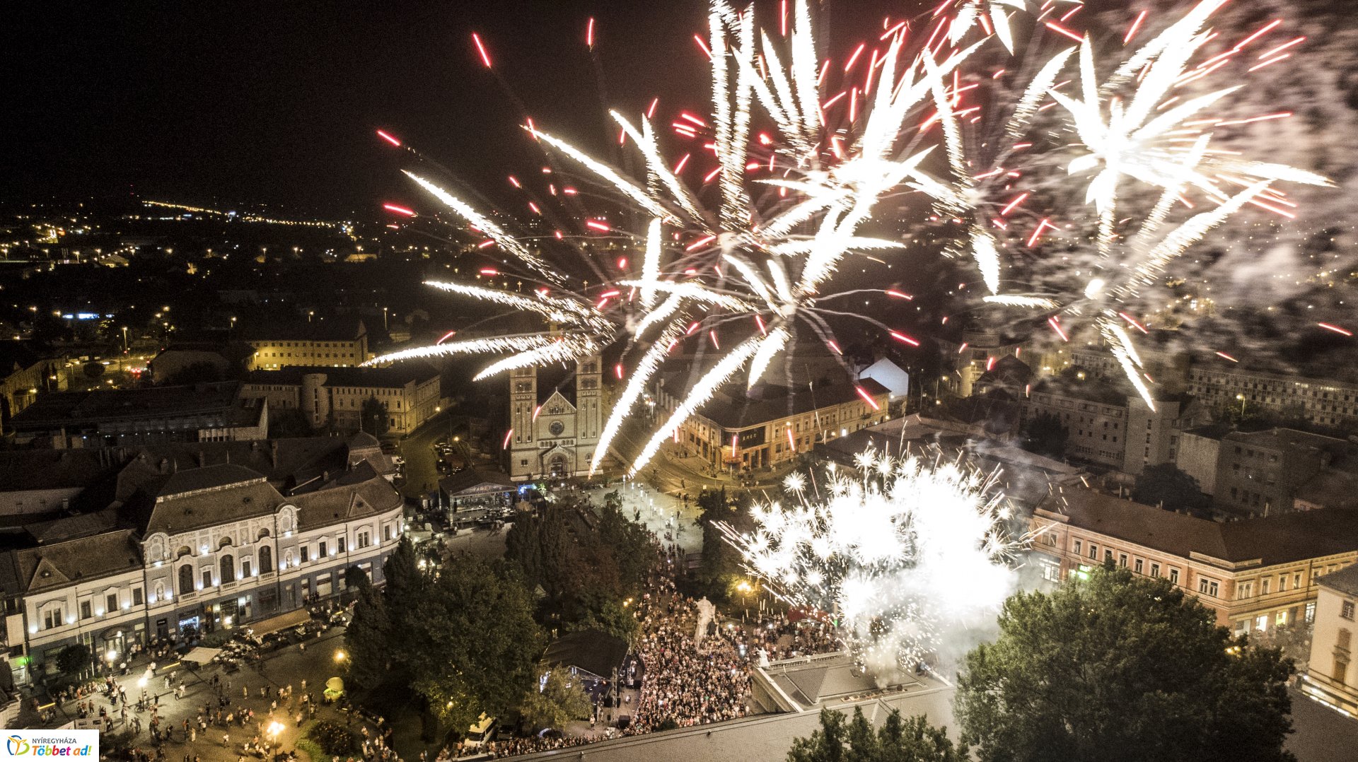 Tűzijáték a Sunshine Szülinapon