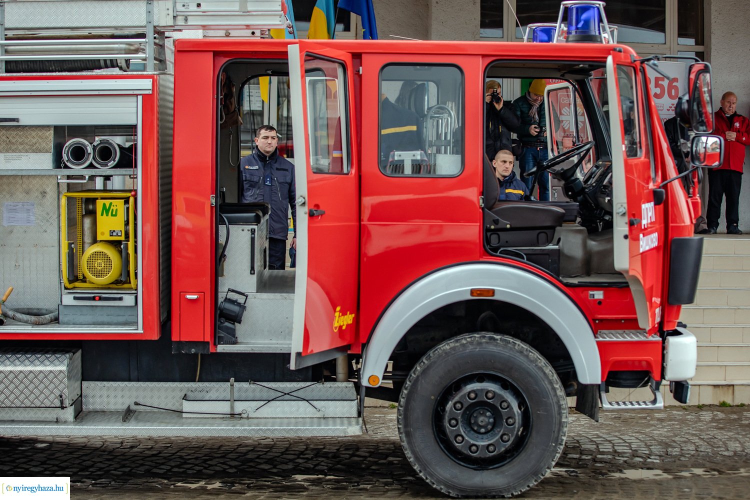 Tűzoltóautókat adományozott a Katolikus Karitász kárpátaljai településeknek 