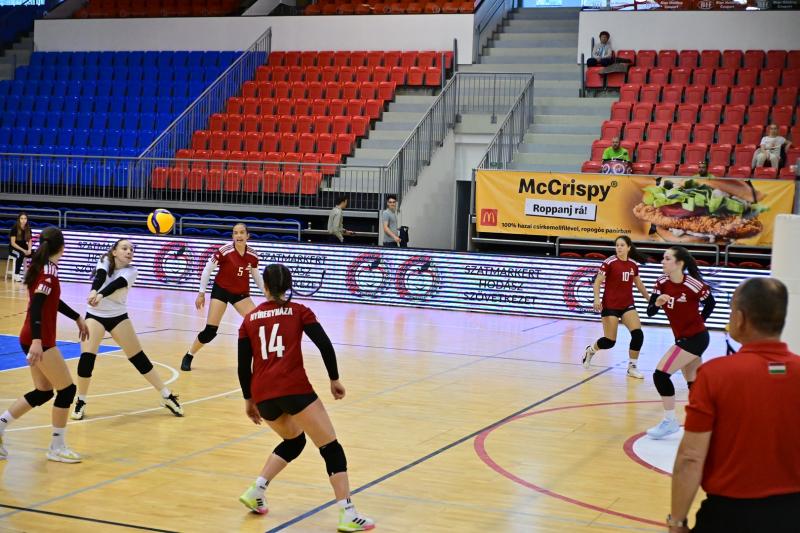 U15 leány röplabda az Arénában 2025 májusában