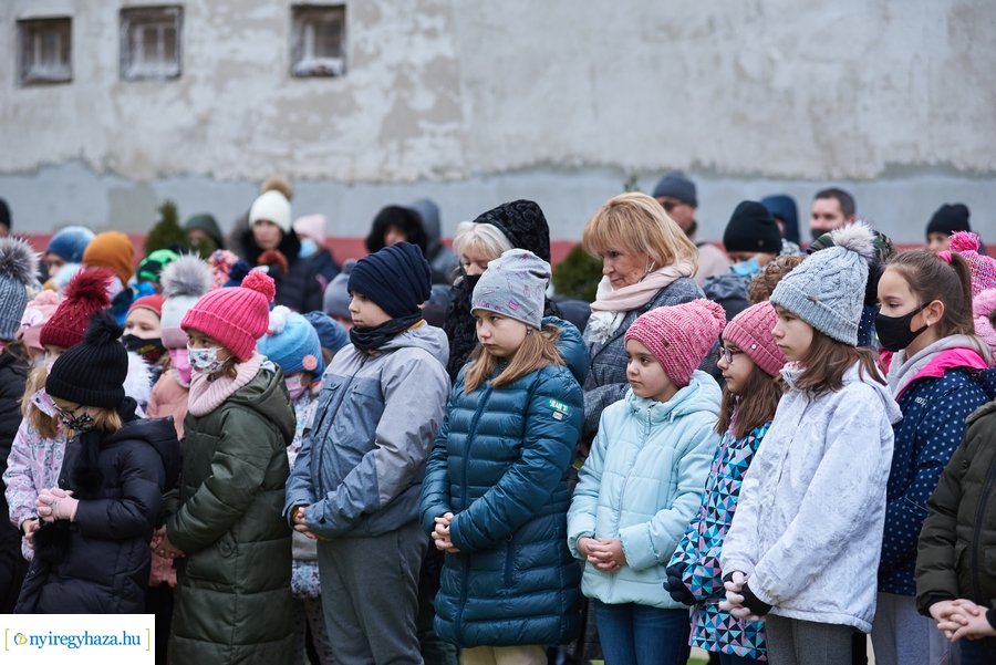Udvarátadó ünnepség a Jókaiban