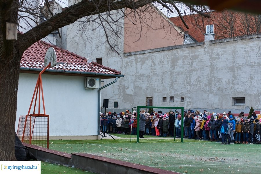 Udvarátadó ünnepség a Jókaiban