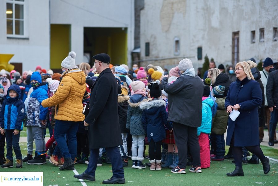 Udvarátadó ünnepség a Jókaiban