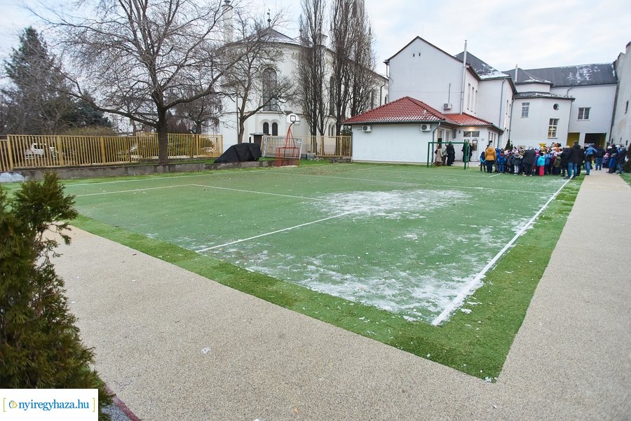 Udvarátadó ünnepség a Jókaiban