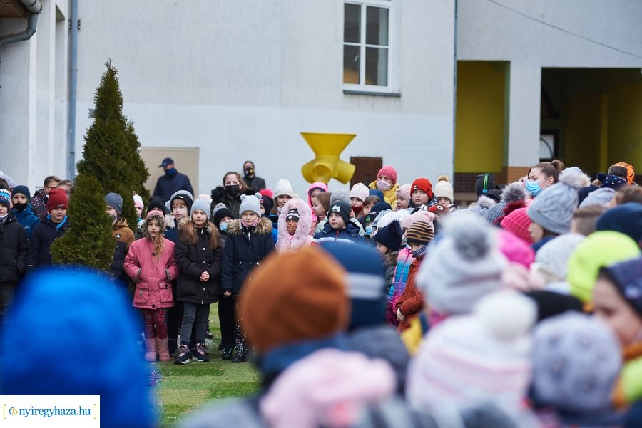 Udvarátadó ünnepség a Jókaiban