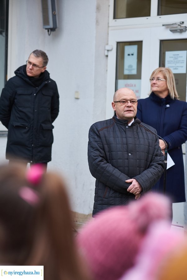 Udvarátadó ünnepség a Jókaiban