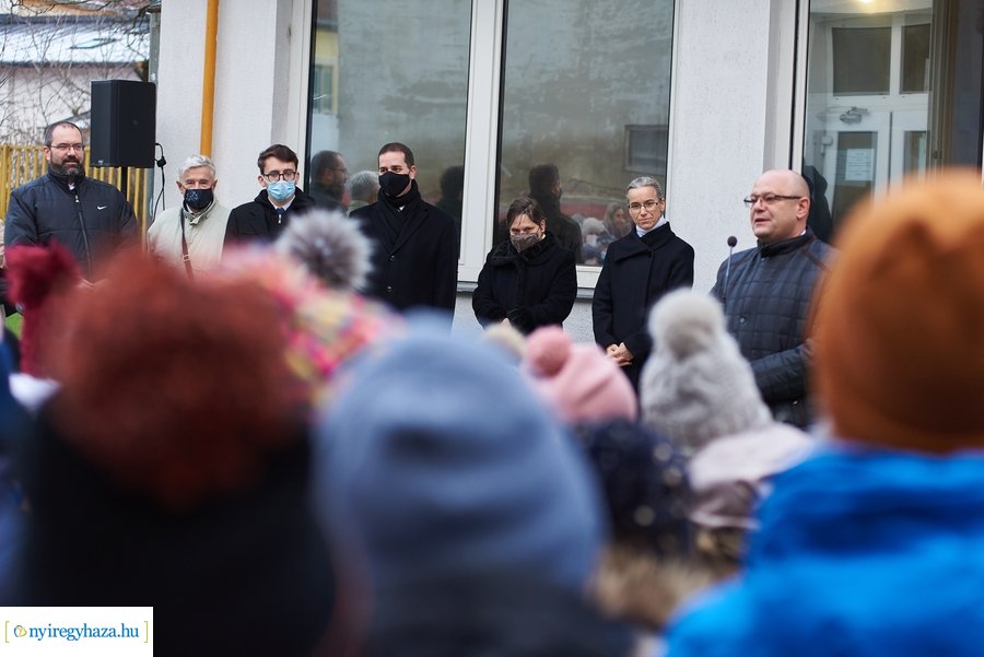 Udvarátadó ünnepség a Jókaiban