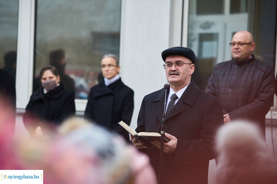 Udvarátadó ünnepség a Jókaiban