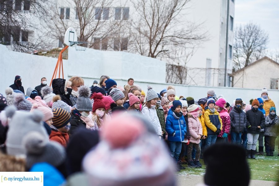 Udvarátadó ünnepség a Jókaiban