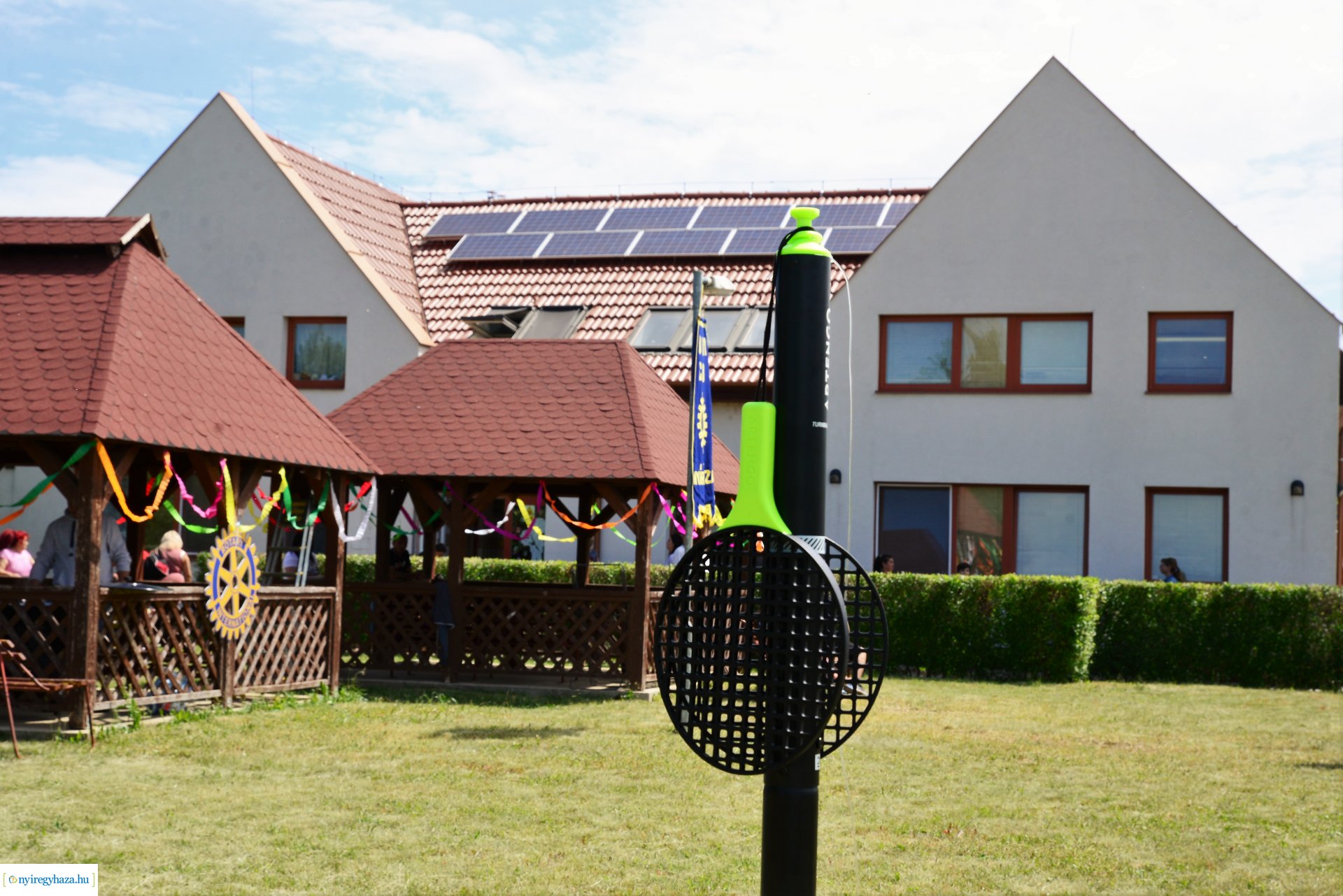 Udvari játékokat, magas ágyást adományoztak a Rotary Club tagjai gyermeknap alkalmából