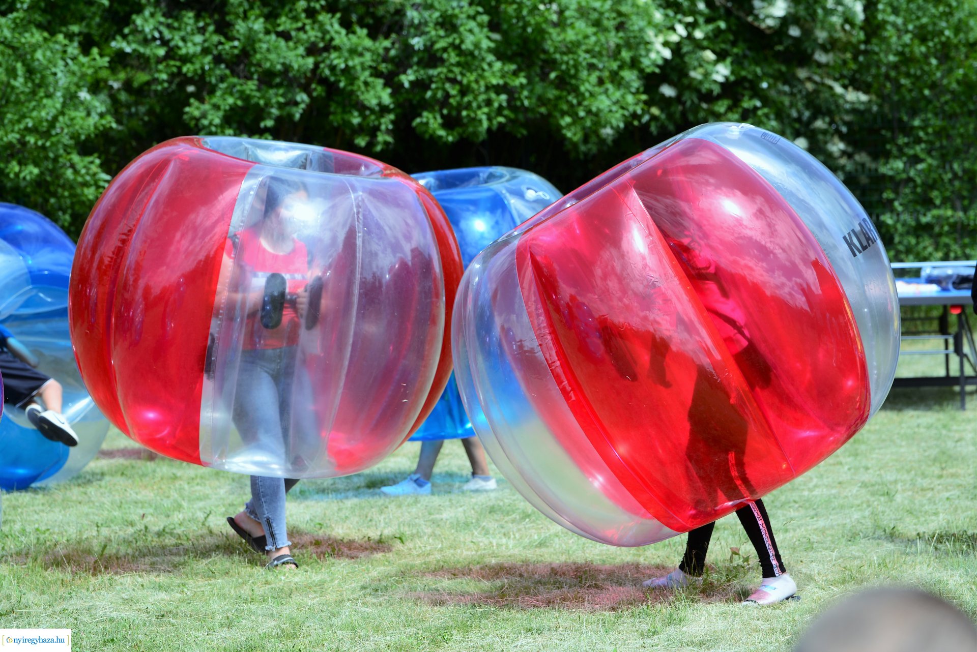 Udvari játékokat, magas ágyást adományoztak a Rotary Club tagjai gyermeknap alkalmából