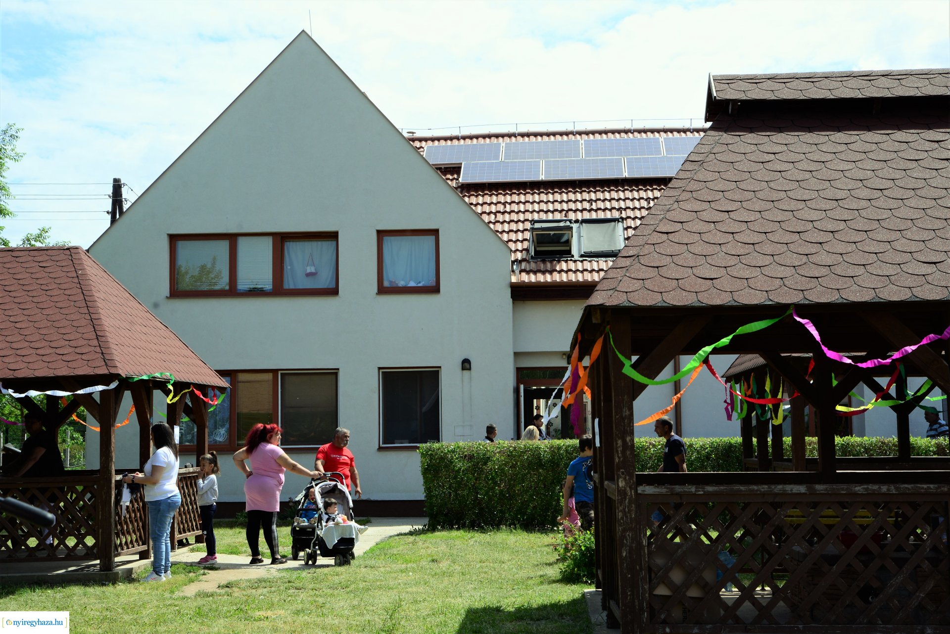 Udvari játékokat, magas ágyást adományoztak a Rotary Club tagjai gyermeknap alkalmából