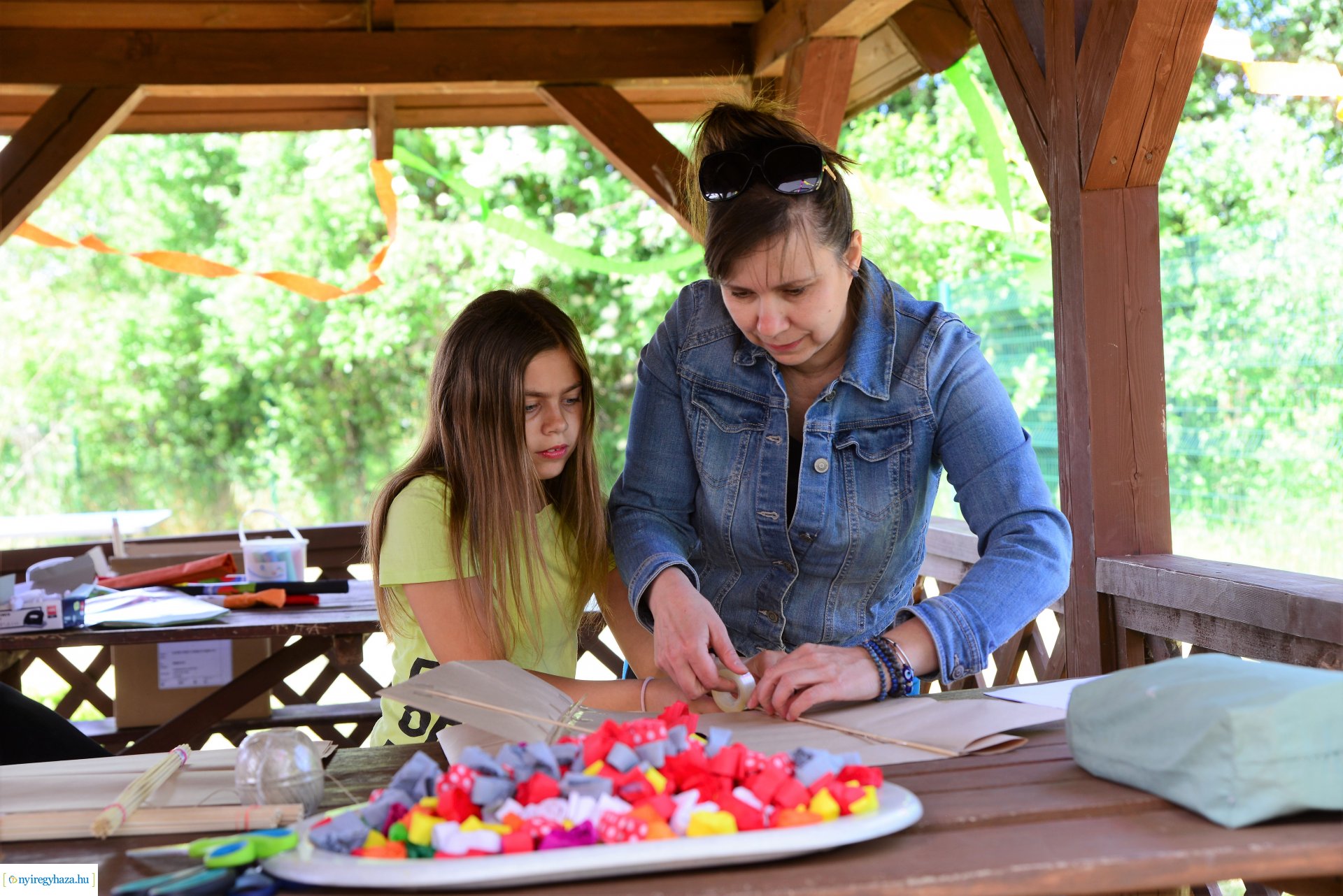 Udvari játékokat, magas ágyást adományoztak a Rotary Club tagjai gyermeknap alkalmából