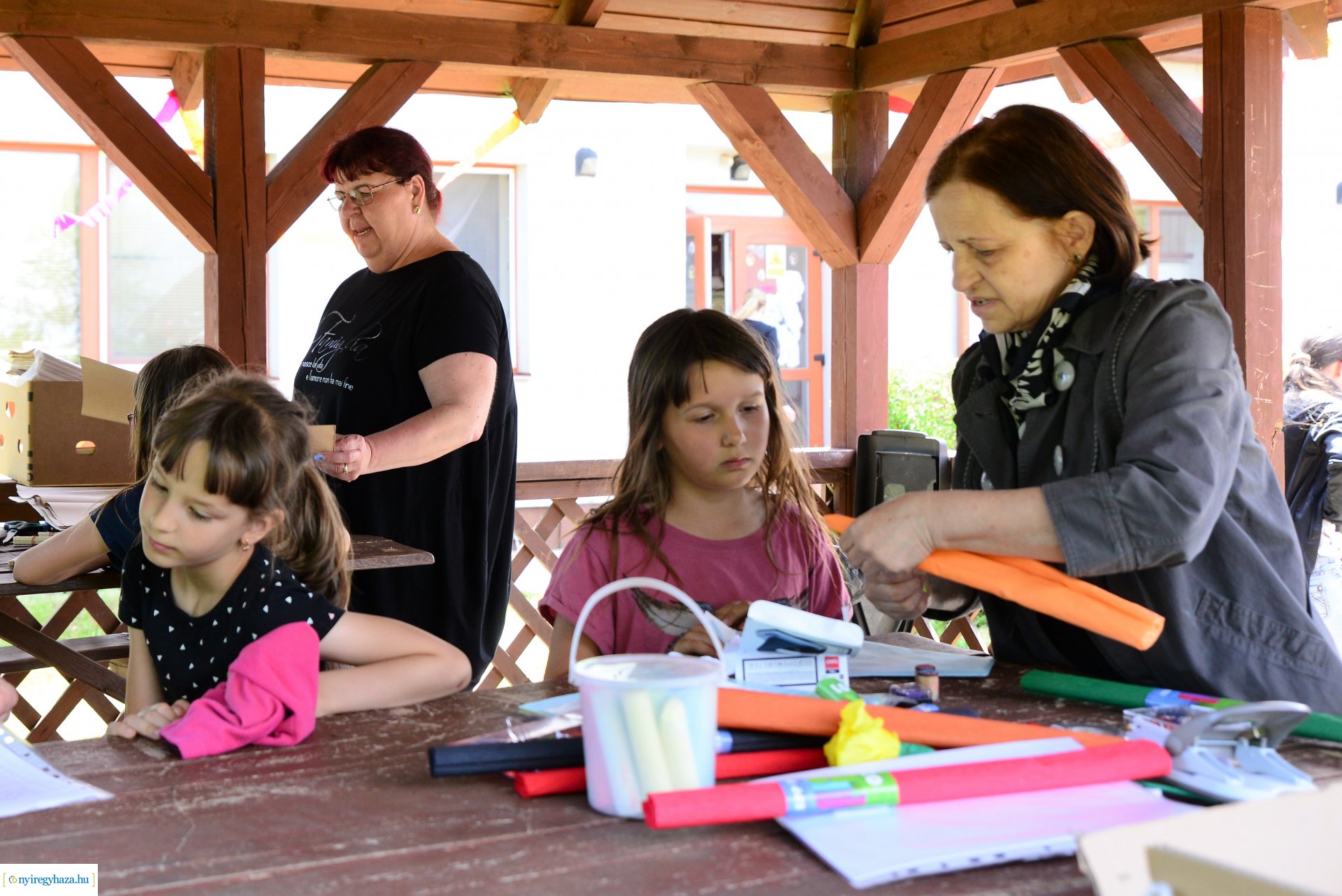 Udvari játékokat, magas ágyást adományoztak a Rotary Club tagjai gyermeknap alkalmából