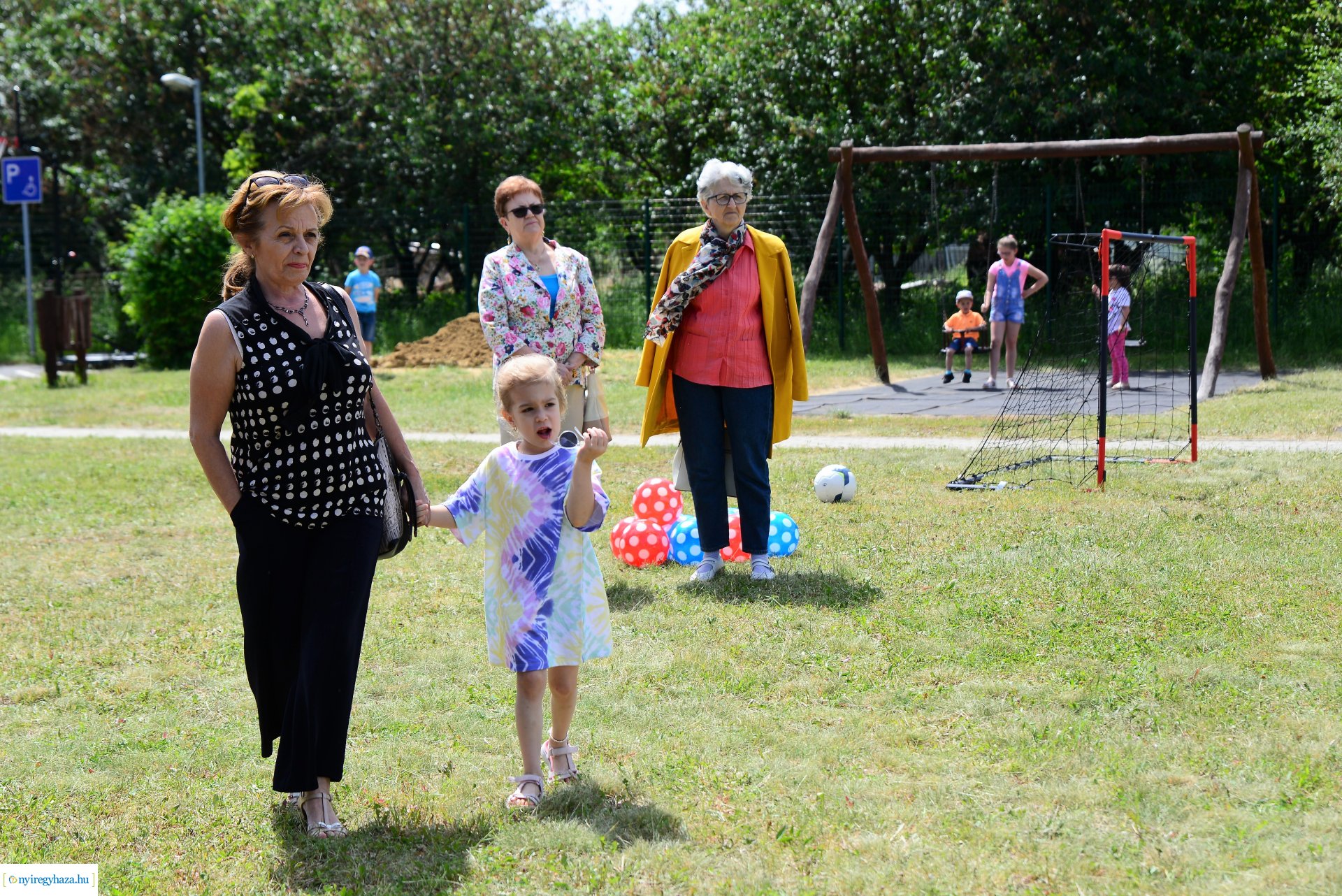 Udvari játékokat, magas ágyást adományoztak a Rotary Club tagjai gyermeknap alkalmából