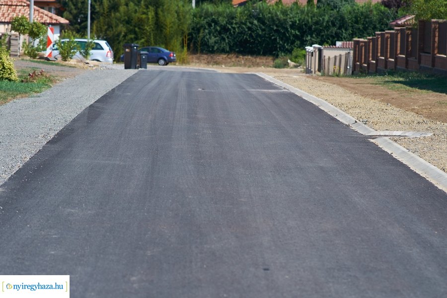 Új aszfaltot kapott a Futó köz