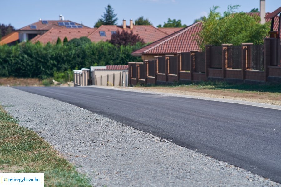 Új aszfaltot kapott a Futó köz