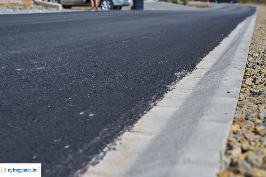 Új aszfaltot kapott a Futó köz