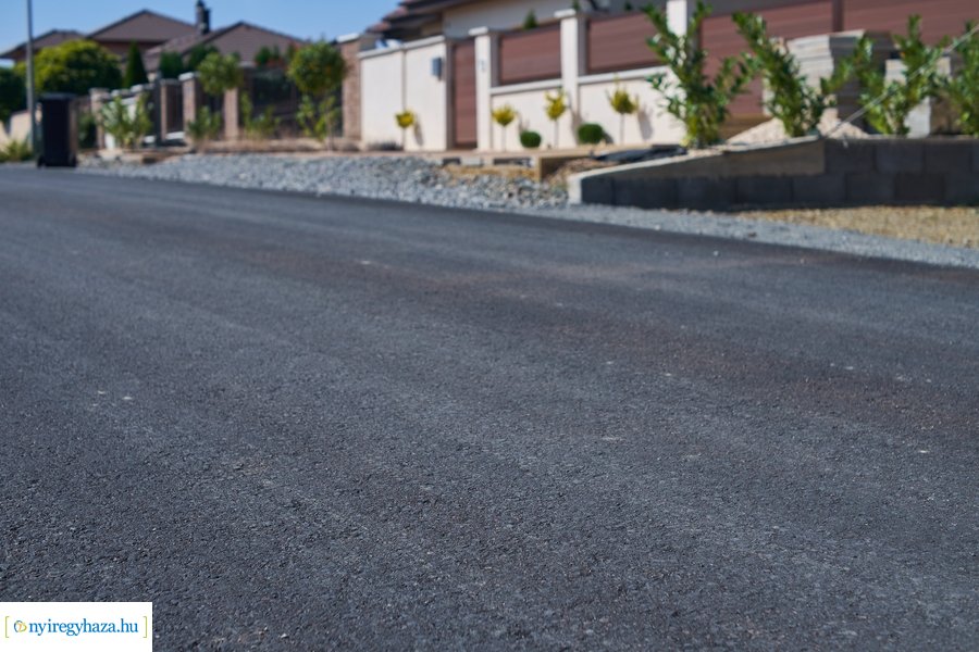 Új aszfaltot kapott a Futó köz