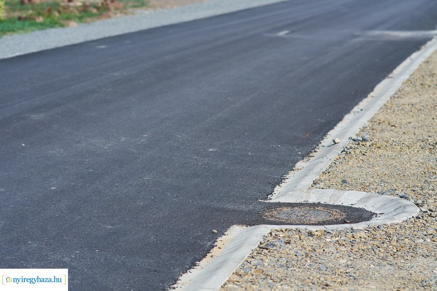 Új aszfaltot kapott a Futó köz