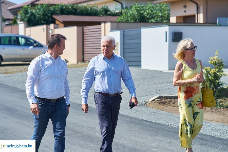 Új aszfaltot kapott a Futó köz