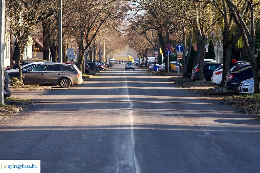 Új aszfaltút a Bujtos utcán