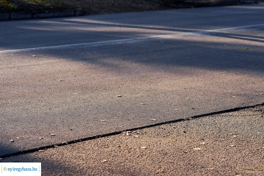 Új aszfaltút a Bujtos utcán