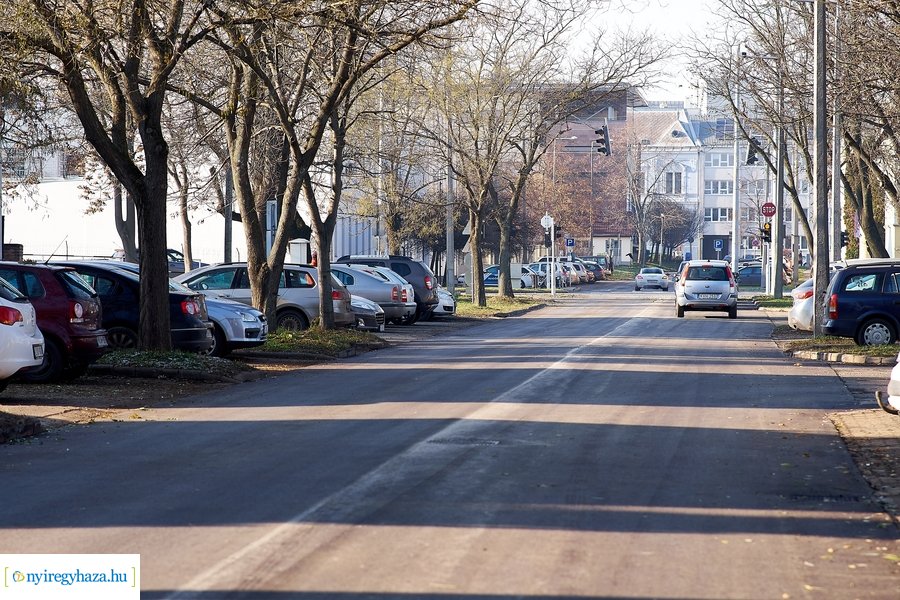 Új aszfaltút a Bujtos utcán