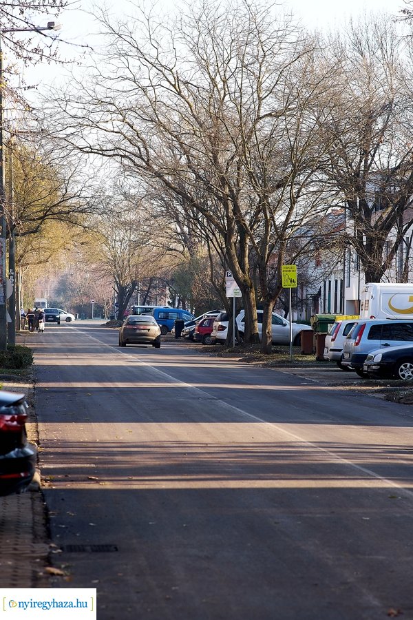 Új aszfaltút a Bujtos utcán