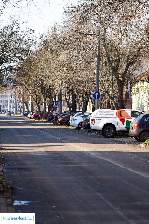 Új aszfaltút a Bujtos utcán