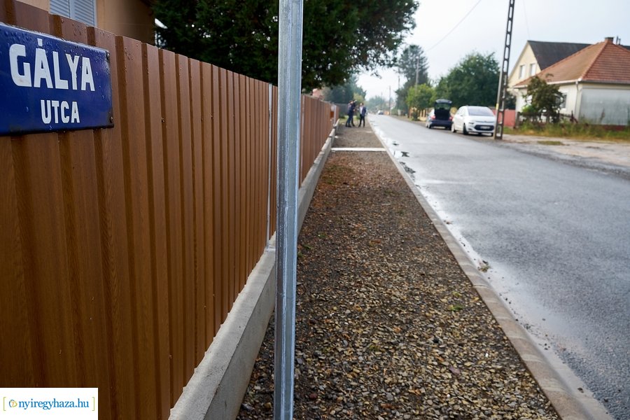 Új aszfaltút a Gálya utcán