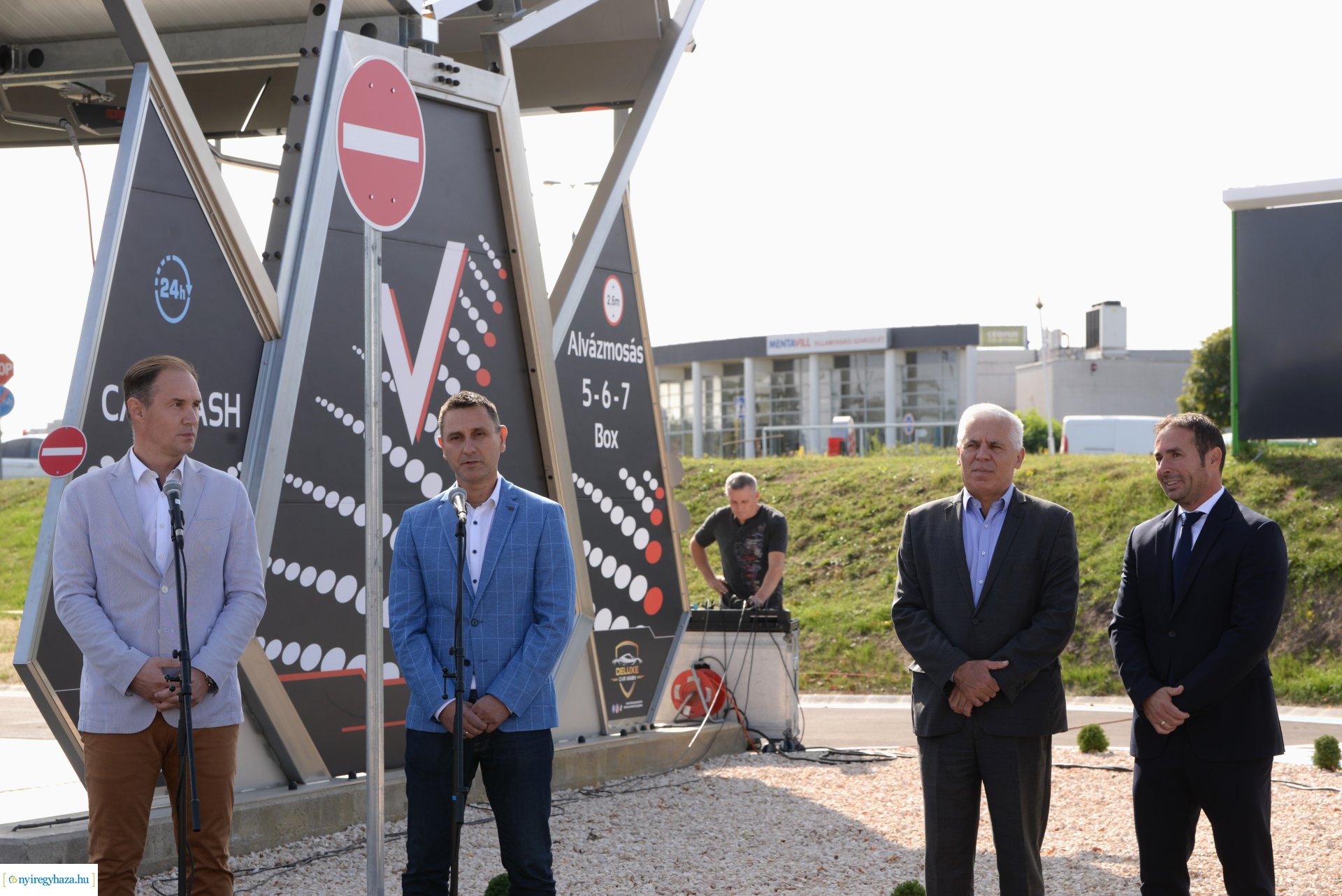 Új autómosó nyílt Nyíregyházán