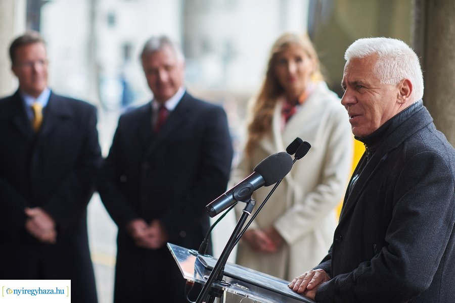 Új autóbusz bemutató Nyíregyházán