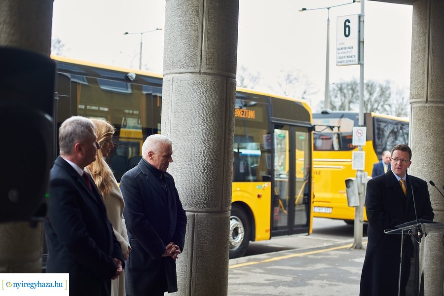 Új autóbusz bemutató Nyíregyházán