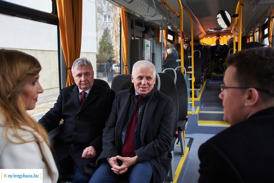 Új autóbusz bemutató Nyíregyházán
