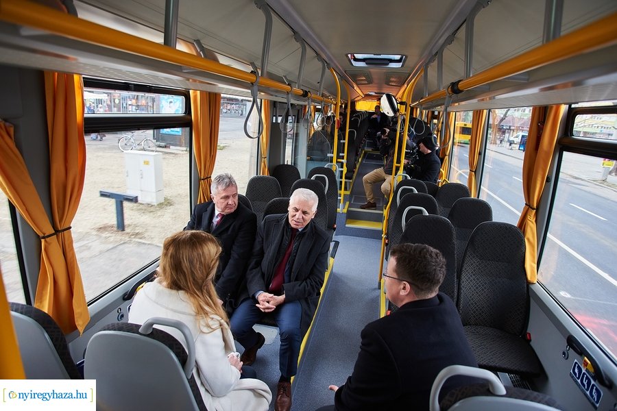 Új autóbusz bemutató Nyíregyházán