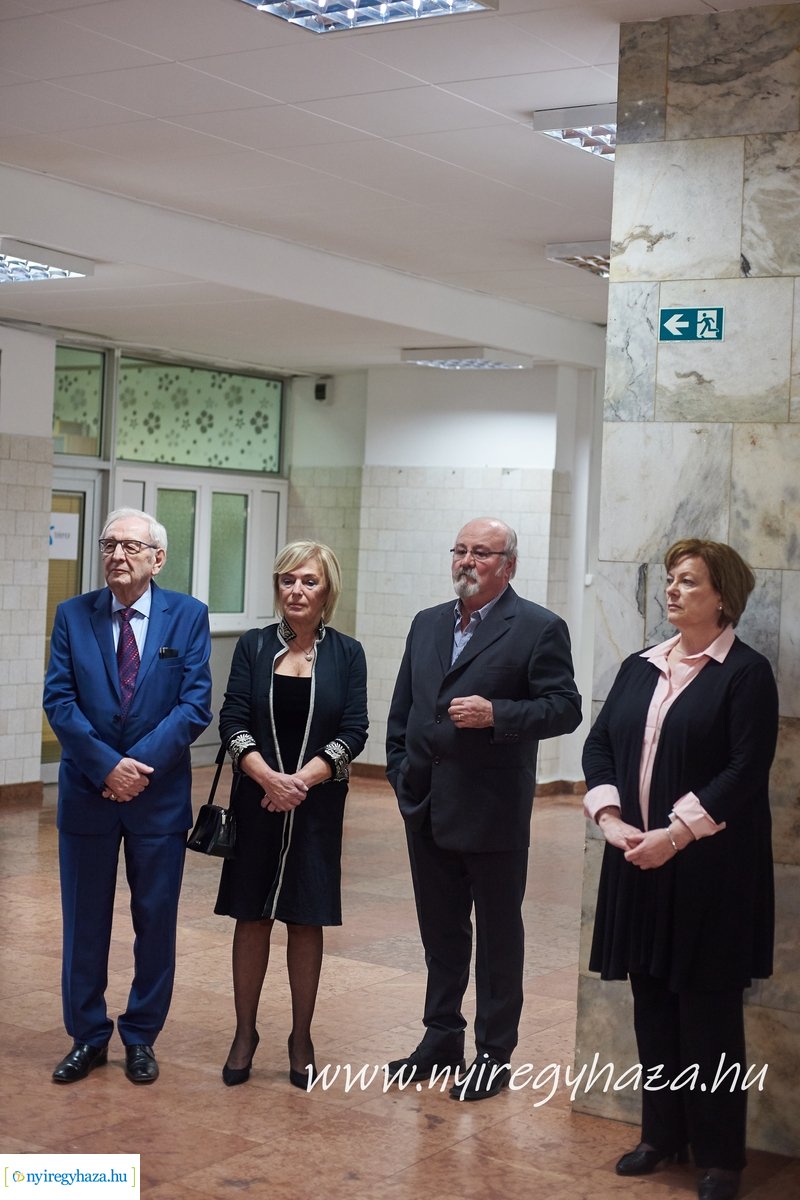 Új éremportrék a kórházban