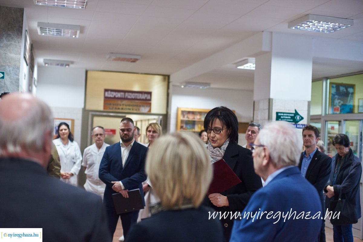 Új éremportrék a kórházban