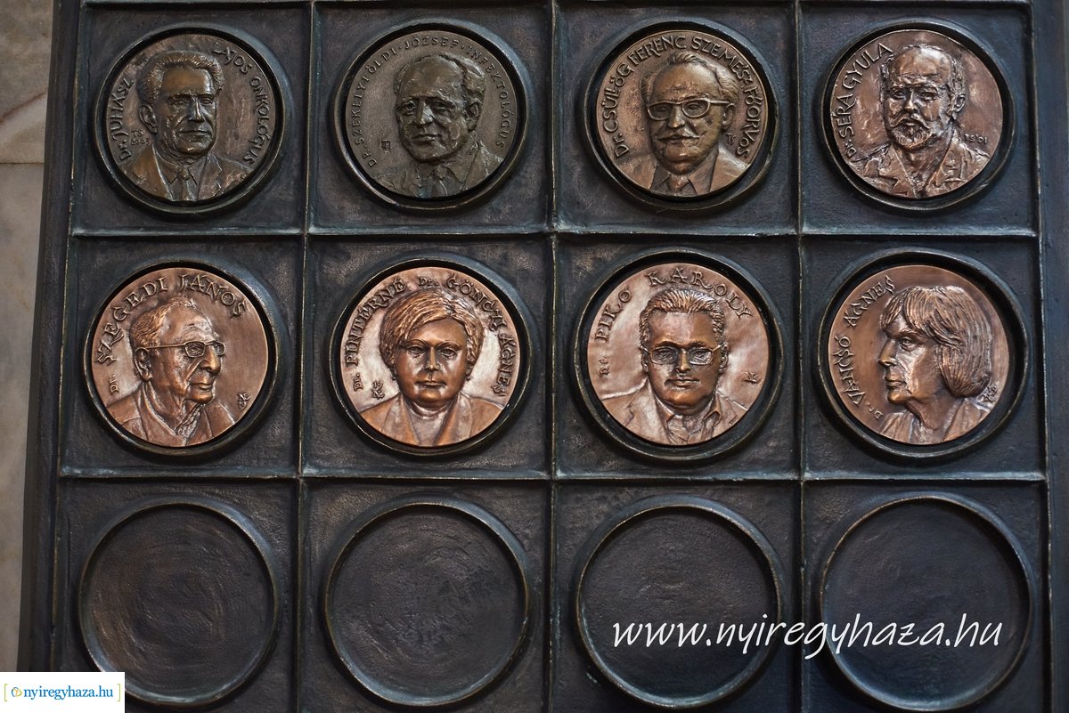 Új éremportrék a kórházban