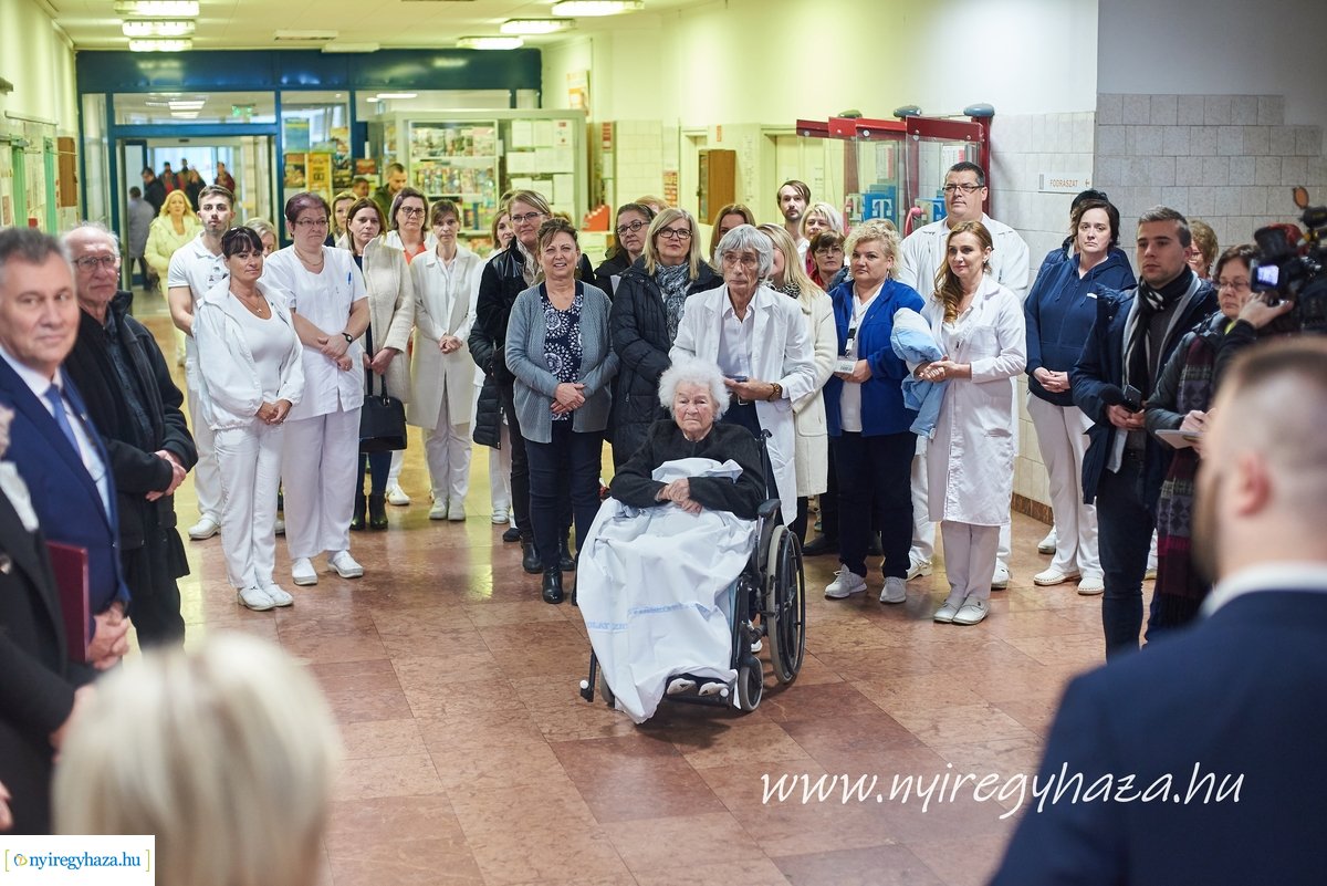 Új éremportrék a kórházban