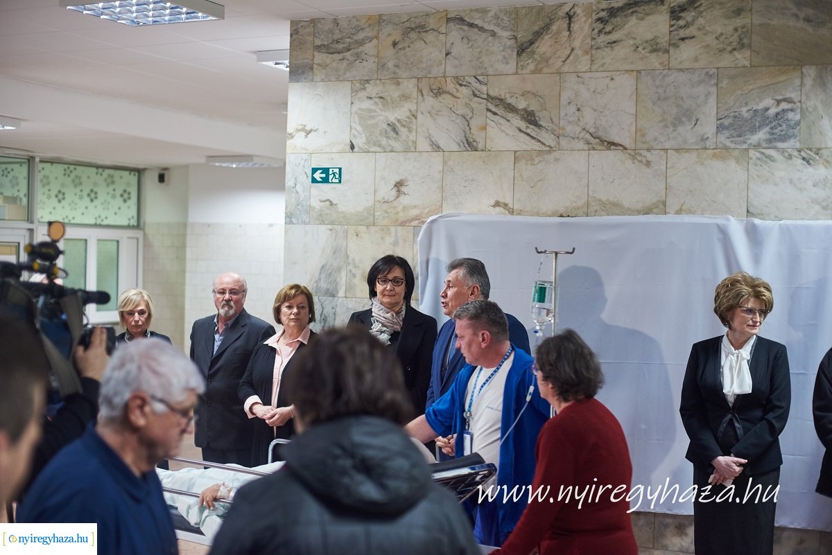 Új éremportrék a kórházban