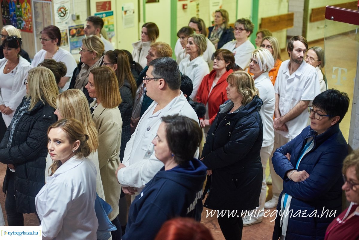 Új éremportrék a kórházban