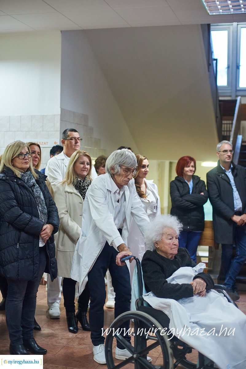 Új éremportrék a kórházban