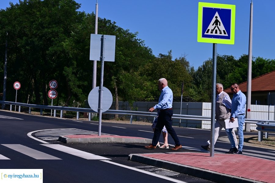 Új gyalogátkelőhely Kőlaposon