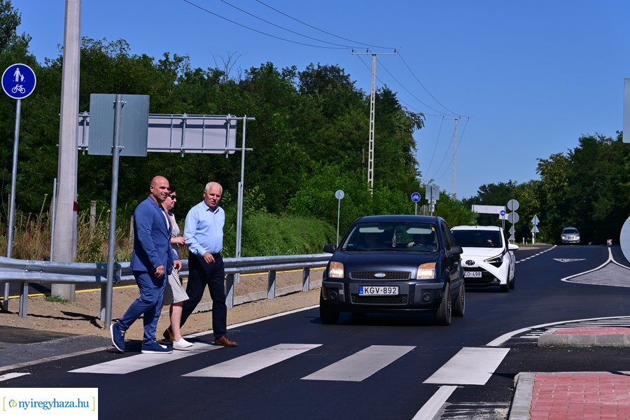 Új gyalogátkelőhely Kőlaposon