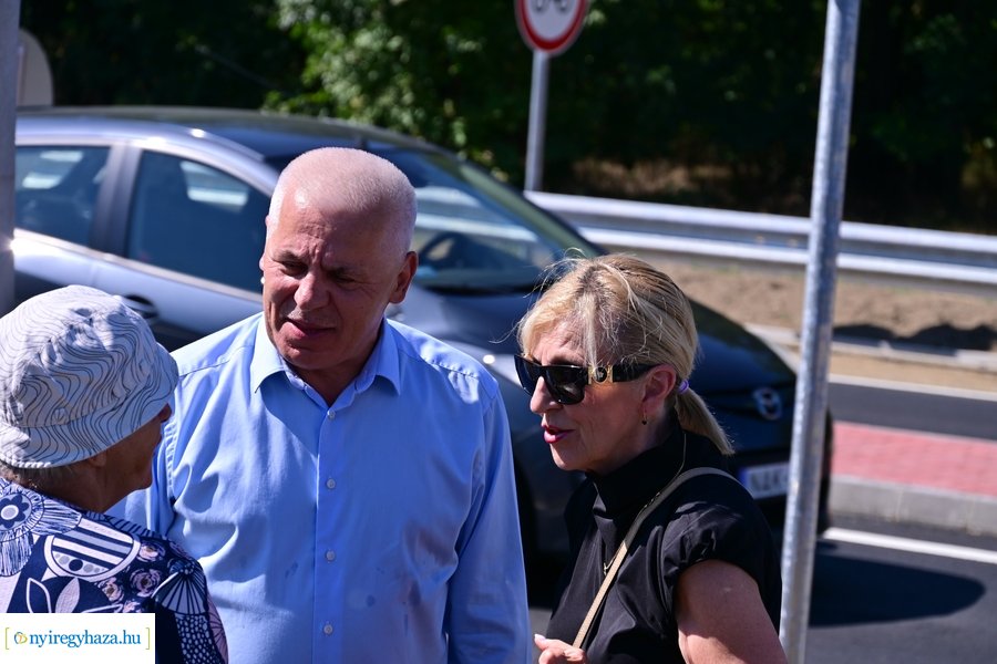 Új gyalogátkelőhely Kőlaposon